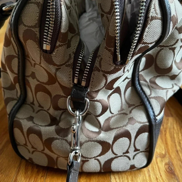 Coach Park Signature Brown and Beige Jacquard pattern, 3 zippered bag. - Picture 8 of 11